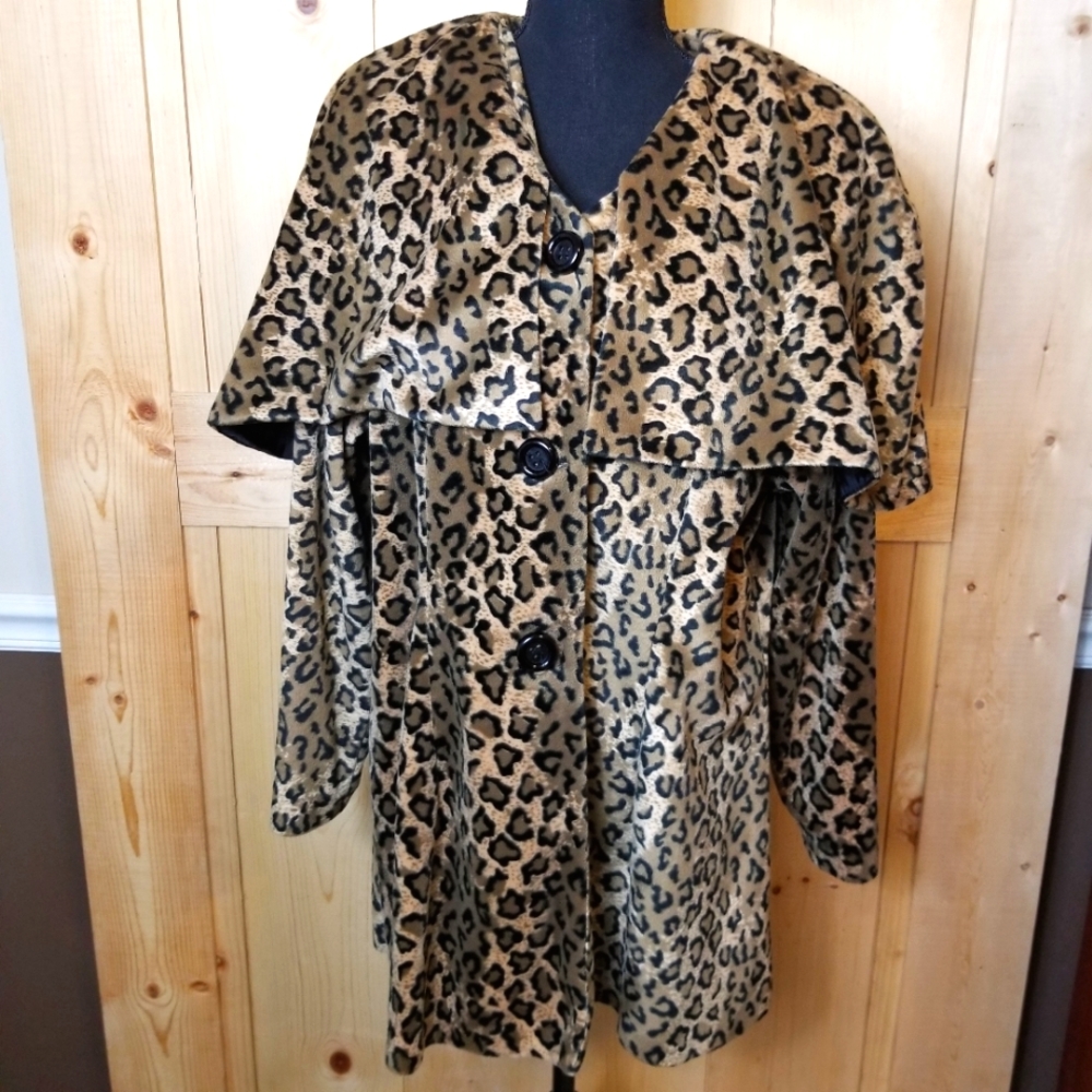 Vintage Hosanna Design Leopard Print Tie Waist Three Button Capelet Coat